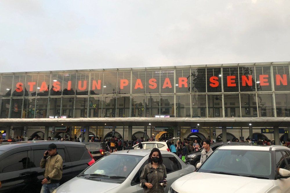  H-1 Lebaran, Total 24.000 Pemudik Padati Stasiun Pasar Senen