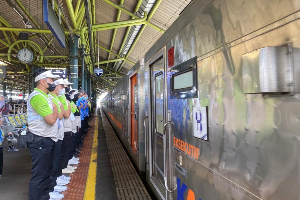  Stasiun Gambir Lengang, 18.500 Penumpang Diberangkatkan H-1 Lebaran