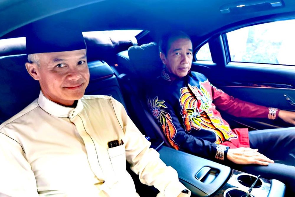  Potret Ganjar Semobil Bareng Jokowi Usai ditunjuk Jadi Capres PDIP