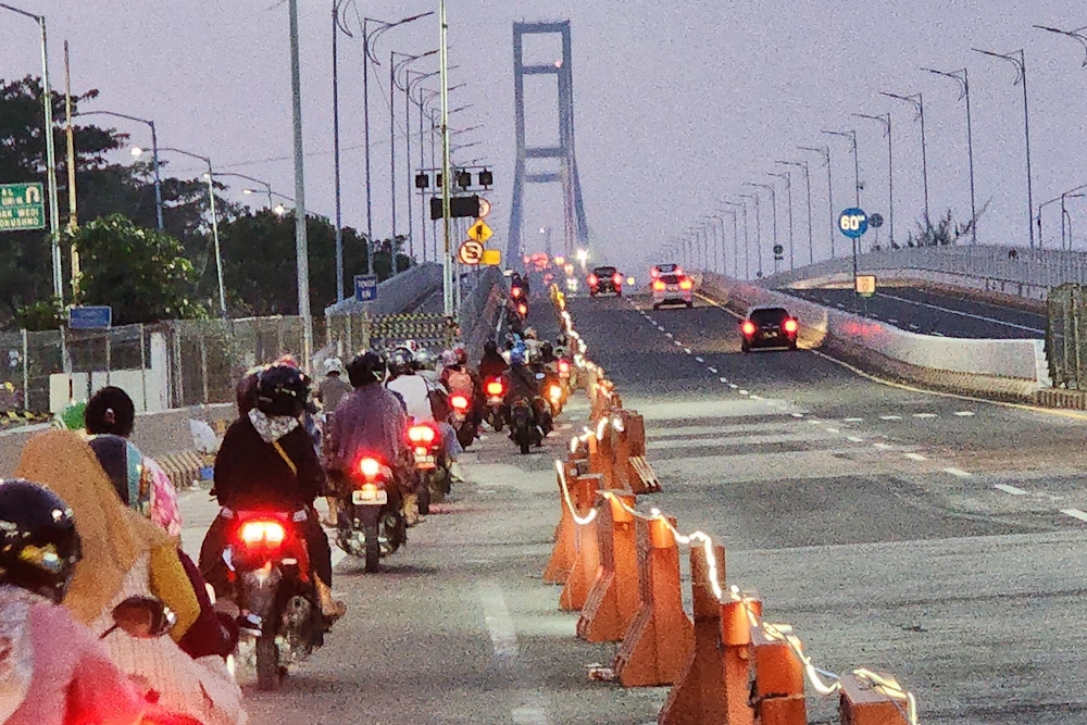  Arus Mudik di Suramadu H-1 Lebaran Terpantau Ramai Lancar