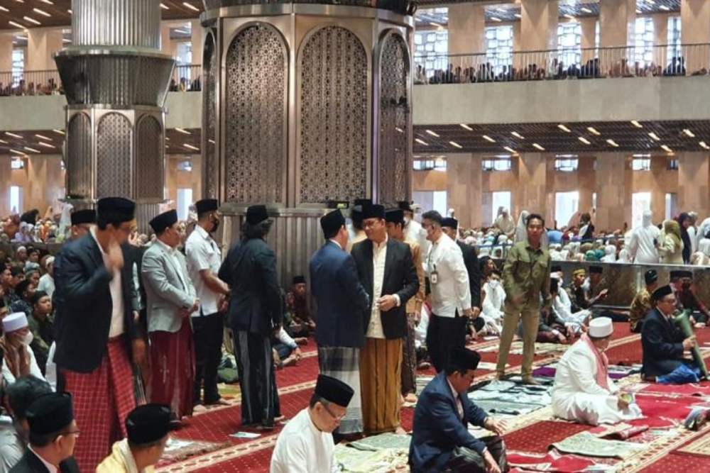  Sandiaga Uno, Anies Baswedan dan Zulkifli Hasan Kompak Salat Id di Istiqlal