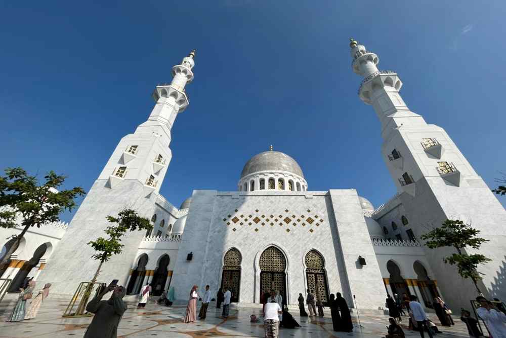  Melihat Kemegahan Masjid Raya Sheikh Zayed Tempat Jokowi Salat Idulfitri