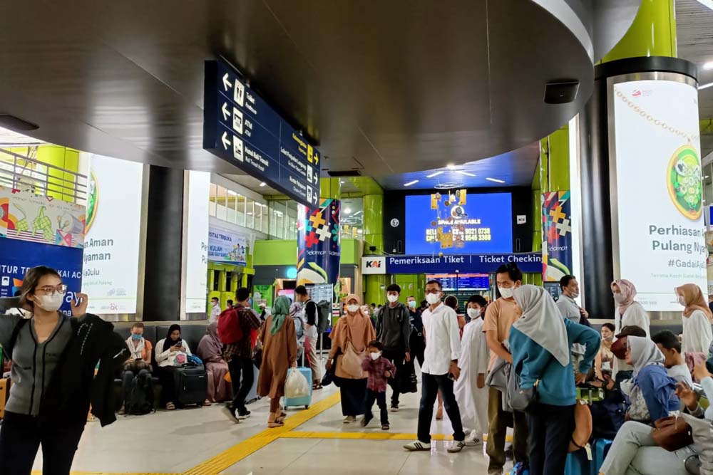  Stasiun Gambir Masih Ramai, Ini Alasan Mudik saat Idulfitri