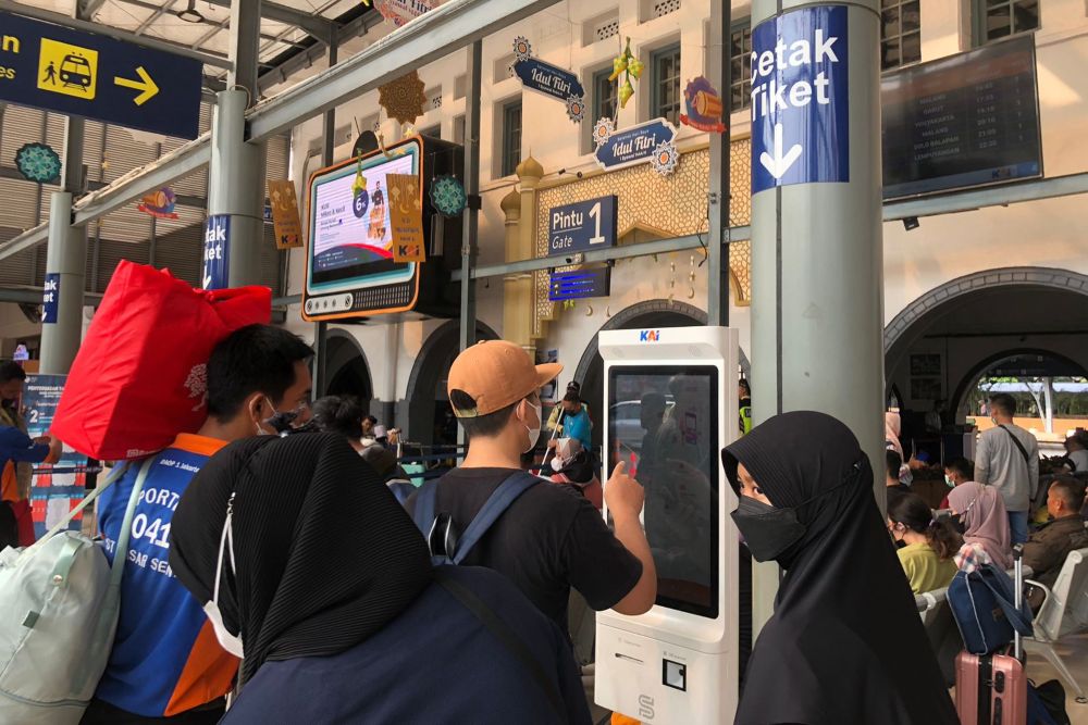  Hari Kedua Lebaran 2023, \'Mudik\' Belum Berakhir di Stasiun Pasar Senen