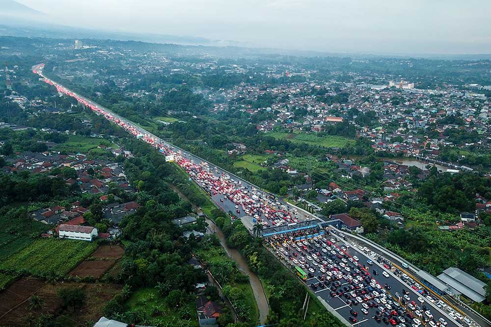  Ribuan Kendaraan Terjebak Macet di Pintu Keluar Tol Ciawi