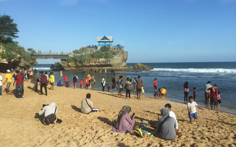  Gelombang Tinggi, BMKG Minta Warga Tak Berenang di Deretan Pantai Jawa