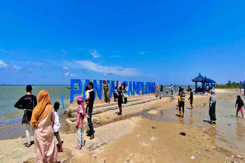  Lebaran Hari Ketiga, Pantai Camplong Madura Banjir Pengunjung