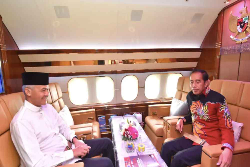  PNS Dilarang Mudik Pakai Mobil Dinas, Jokowi Malah Ajak Ganjar Naik Pesawat Kepresidenan