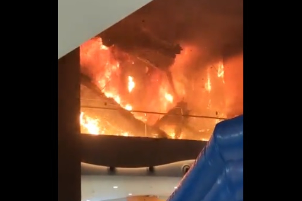  Kebakaran di Trans Studio Mall Makassar, Pengunjung Berbondong-Bondong Selamatkan Diri