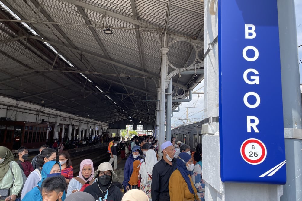  H+4 Lebaran, Jadwal Berkurang Penumpang KRL Menumpuk di Stasiun Bogor