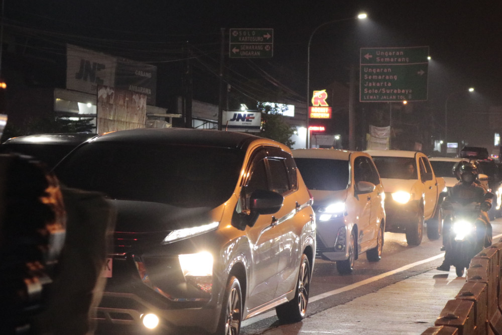 Ilustrasi. Arus lalu lintas kendaraan di kawasan Bawen, Ambarawa, Kabupaten Semarang saat musim mudik 2023.-Bisnis/Muhammad Faisal Nur Ikhsan.