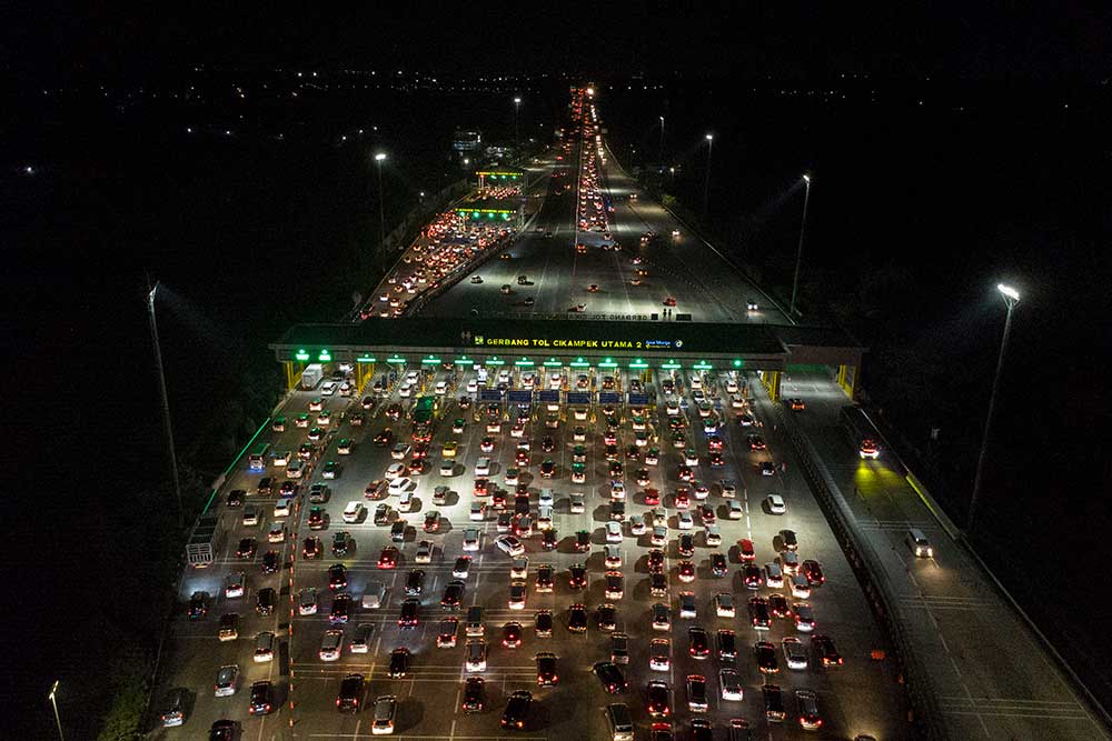  Lalu Lintas Arus Balik Menuju Jakarta di Jalan Tol Jakarta-Cikampek Terpantau Ramai Lancar