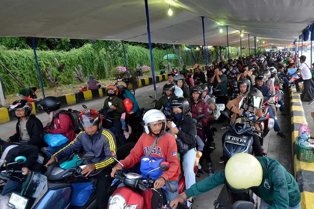  Pelabuhan Bakauheni Mulai Dipadati Pemudik Yang Akan Kembali ke Jakarta
