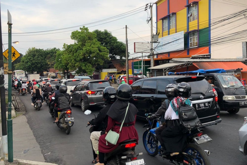  Pantura Cirebon Padat, Polisi Lakukan Rekayasa Lalu Lintas