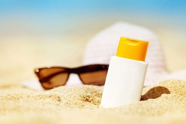  Cuaca Panas Ekstrem? Sunscreen atau Sunblock, Mana yang Lebih Baik?