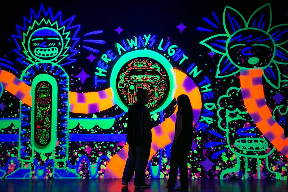  Pameran Feeling Fluorescent Karya Seniman Addy Debil di Yogyakarta
