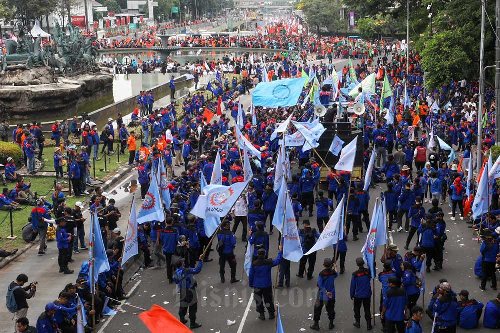  Ribuan Buruh Gelar Aksi Demo di Kawasan Patung Kuda Jakarta