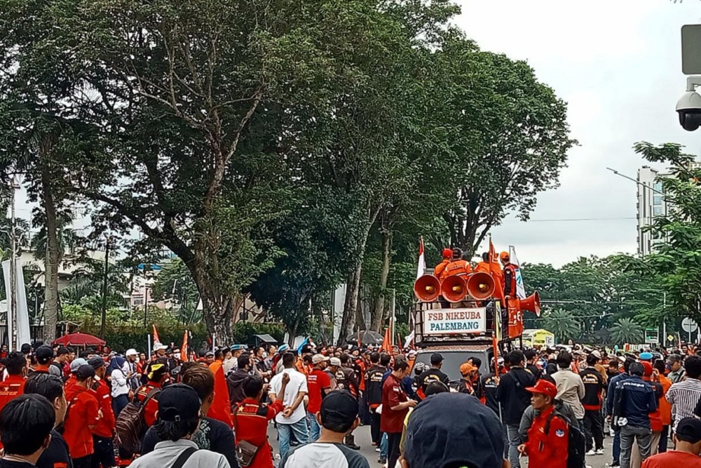  Ratusan Buruh Sumsel Gelar Aksi, Sampaikan Lima Tuntutan Ini