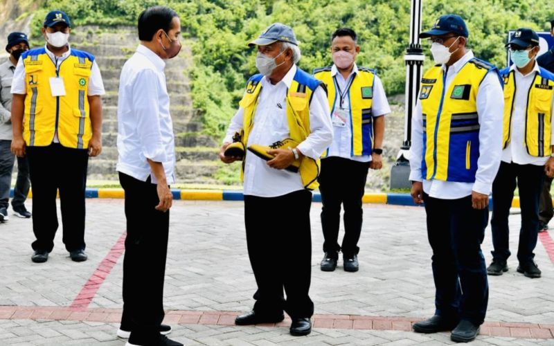  Presiden Jokowi Cek Langsung Kondisi Jalan Rusak di Lampung Hari Ini