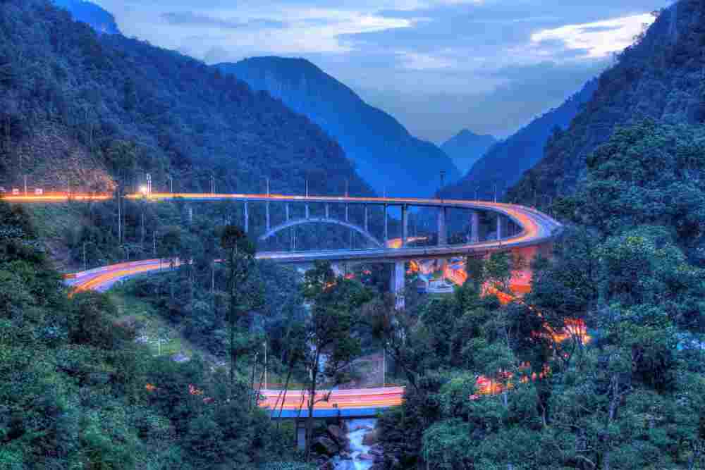 Jembatan Kelok Sembilan, Payakumbuh, Sumatra Barat, dibangun menggunakan produk dari SIG./SIG
