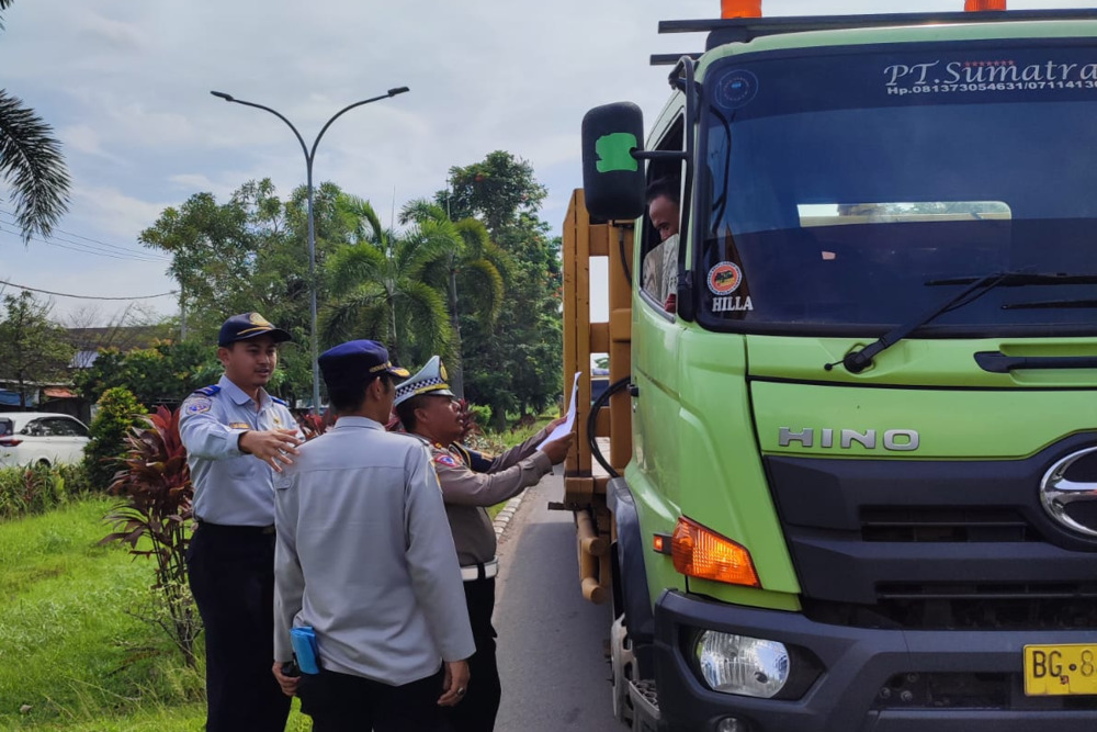  Kendaraan Bermuatan Besar di Sumsel Ditertibkan