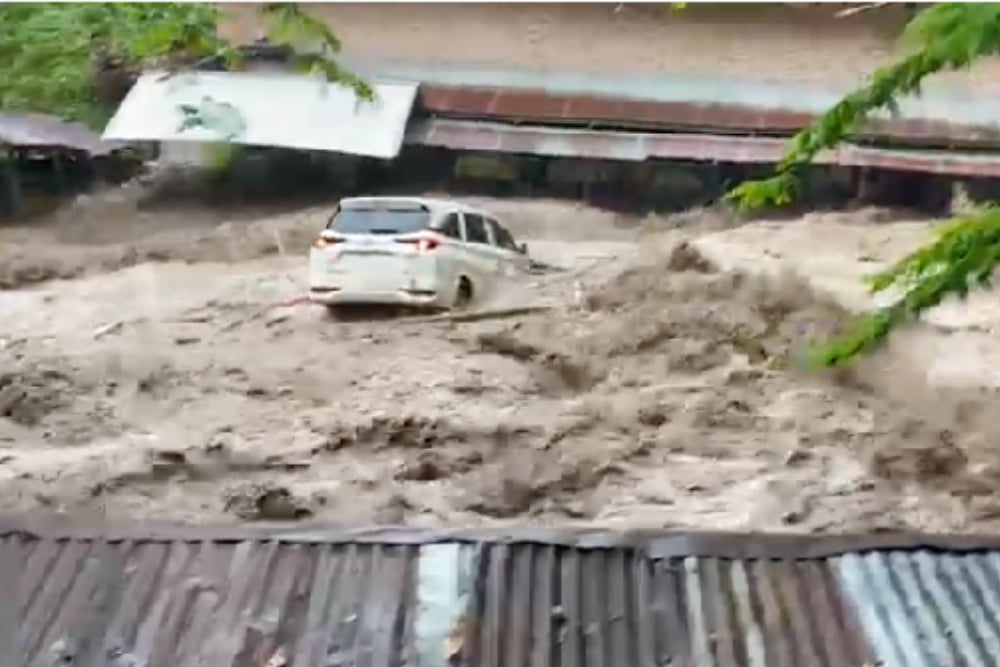  Fakta Banjir Bandang di Pemandian Sambahe: Mobil Hanyut hingga Wisata Hancur