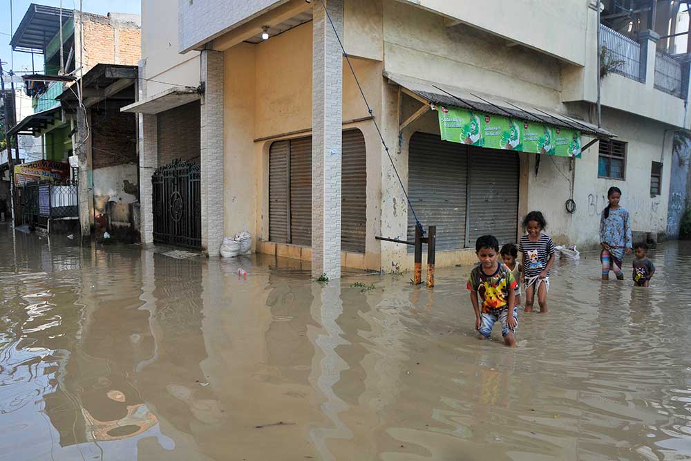  Luapan Kali Bekasi Genangi Wilayah Pondok Gede Permai