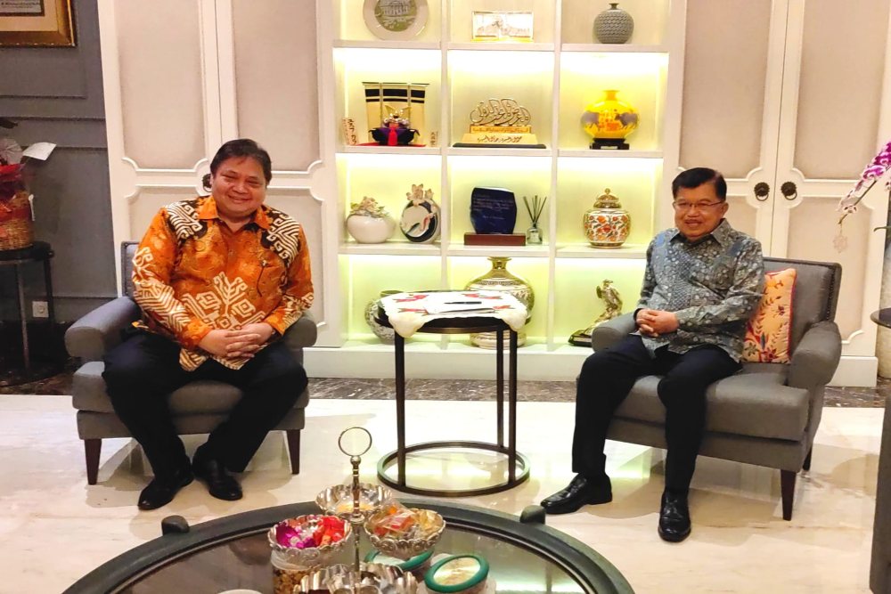 Ketua Umum Partai Golongan Karya Airlangga Hartarto bertemu dengan Wakil Presiden ke 10 dan Ke-12 RI Jusuf Kalla (JK), Kamis (4/5/2023) di Jakarta, keduanya membahas rencana pembentukan koalisi besar./Istimewa