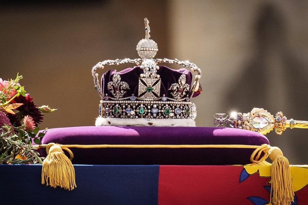  Mengintip Mewahnya Mahkota Raja Charles III, Harganya Capai Rp826 Miliar