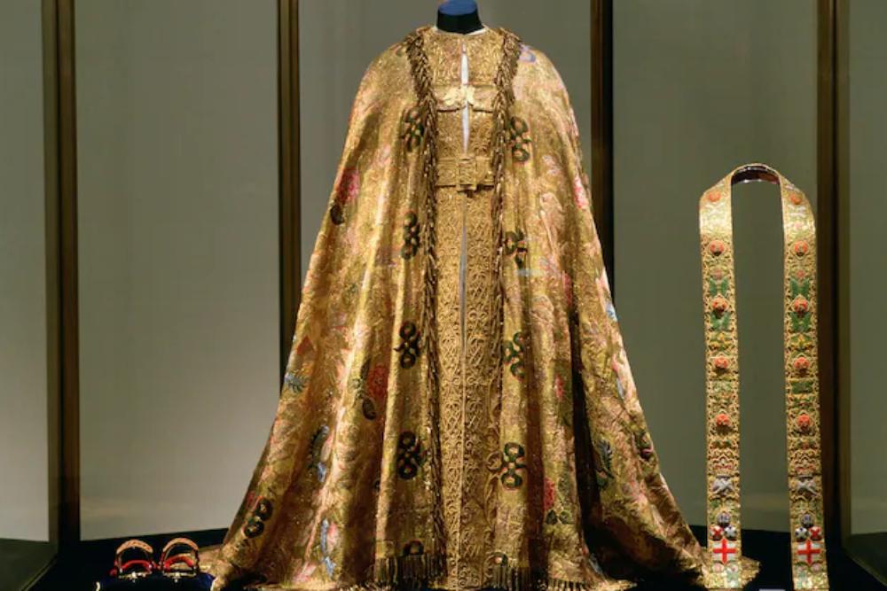  Penobatan Raja Charles III Hari Ini, Ini Detail Jubah dan Mahkotanya