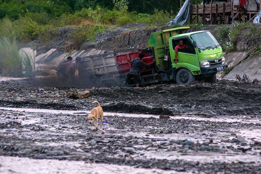  Aktivitas Tambang Pasir di Sungai Palupi Palu Kembali Normal