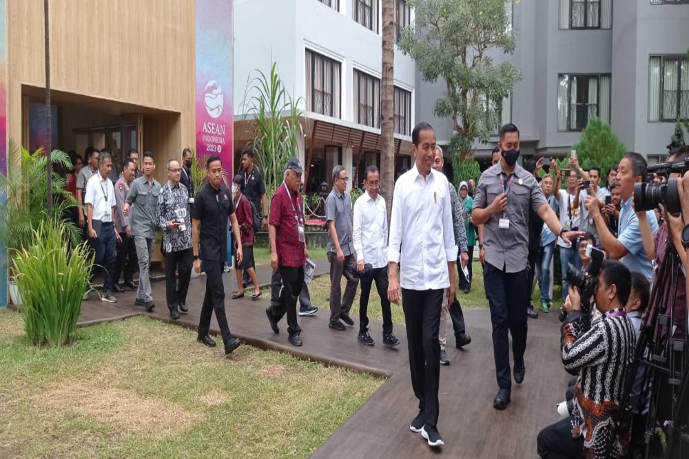  Jokowi Site Visit ke Media Center Jelang Puncak KTT ke-42 Asean 2023