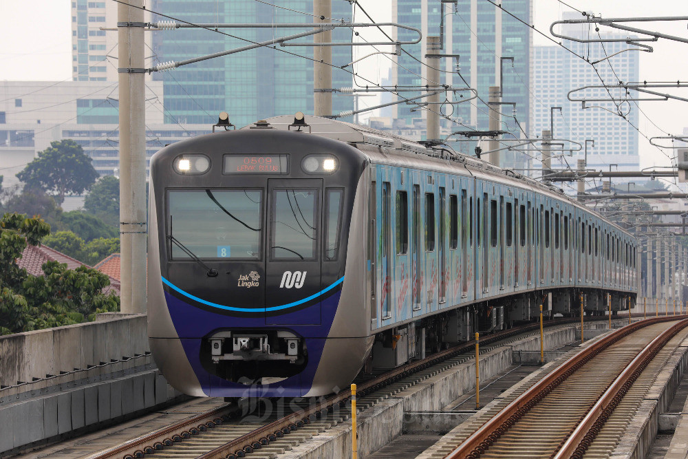 Kereta Moda Raya Terpadu (MRT) melintas di Stasiun Asean, Jakarta, Minggu (4/12/2022). Bisnis/Himawan L Nugraha