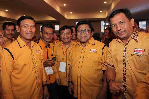 Ketua Umum Hanura Oesman Sapta Odang (tengah) dan para pengurus Partai Hanura lainnya./Istimewa