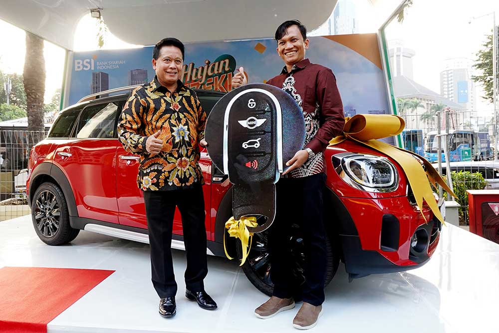  BSI Bagikan Mini Cooper Country Man Kepada Nasabah