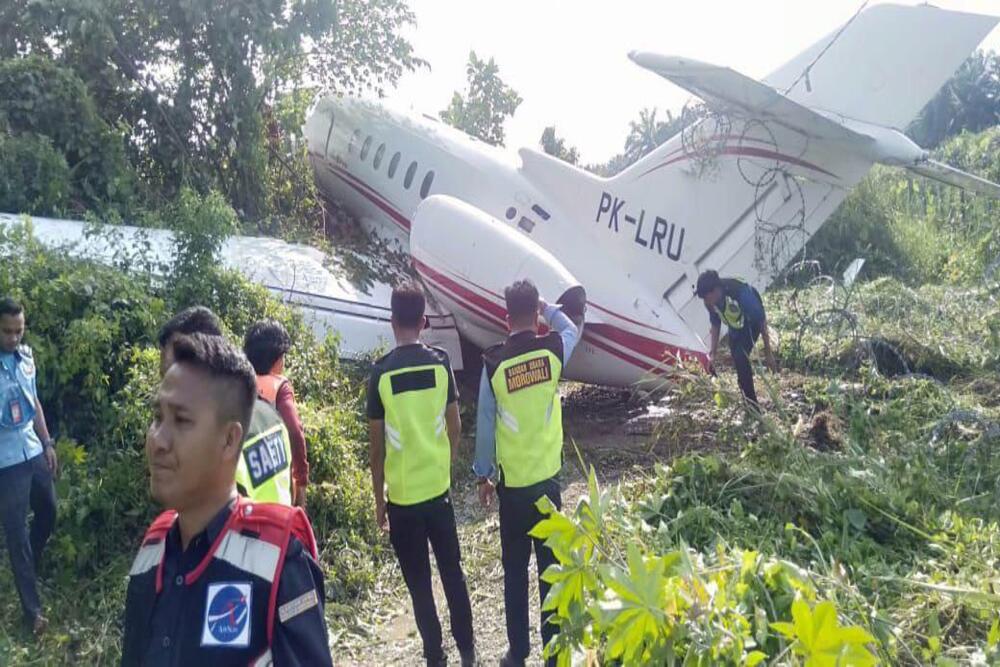 Pesawat berjenis Hawker 900 XP milik PT Angkasa Super Services tergelincir di runway Bandara Maleo Marowali, Sulawesi Tengah pada Kamis (11/5/2023).