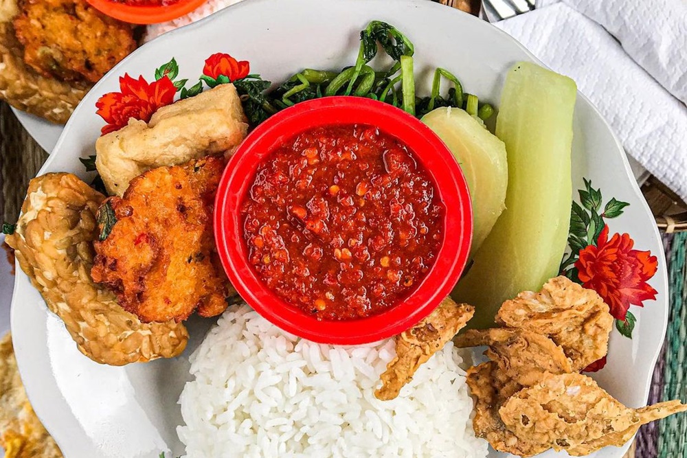 Makanan Khas Banyuwangi yang Menggugah Selera - sego tempong (instagram.com_kulinerdibanyuwangi)