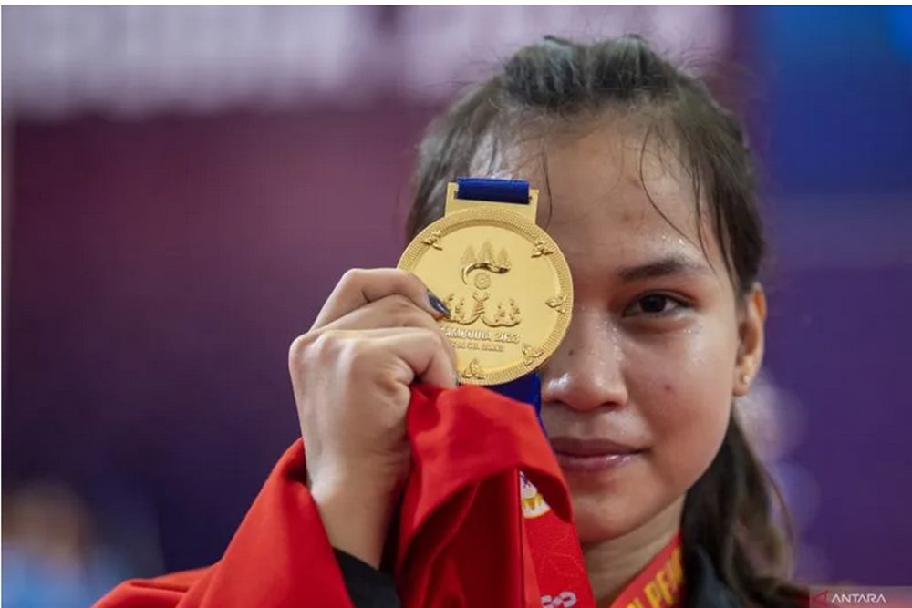 Pembuktian! Cuma Ditarget Perak, Lifter Juliana Klarisa Malah Rebut Emas Sea Games 2023