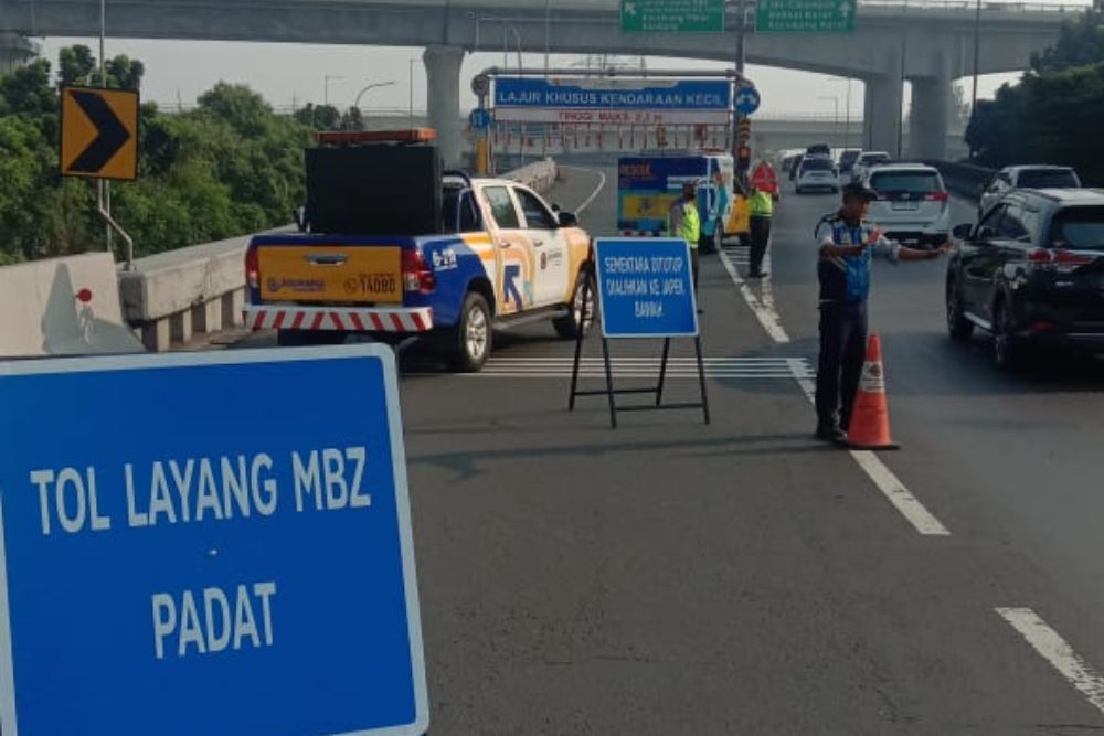 Kondisi lalu lintas di Jalan Tol Layang MBZ saat arus mudik lebaran 2023 - Dok. Jasa Marga.