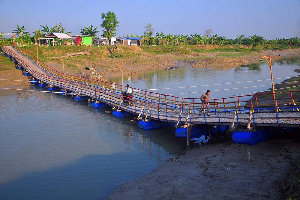  Jembatan Apung Berbayar di Kudus Jawa Tengah