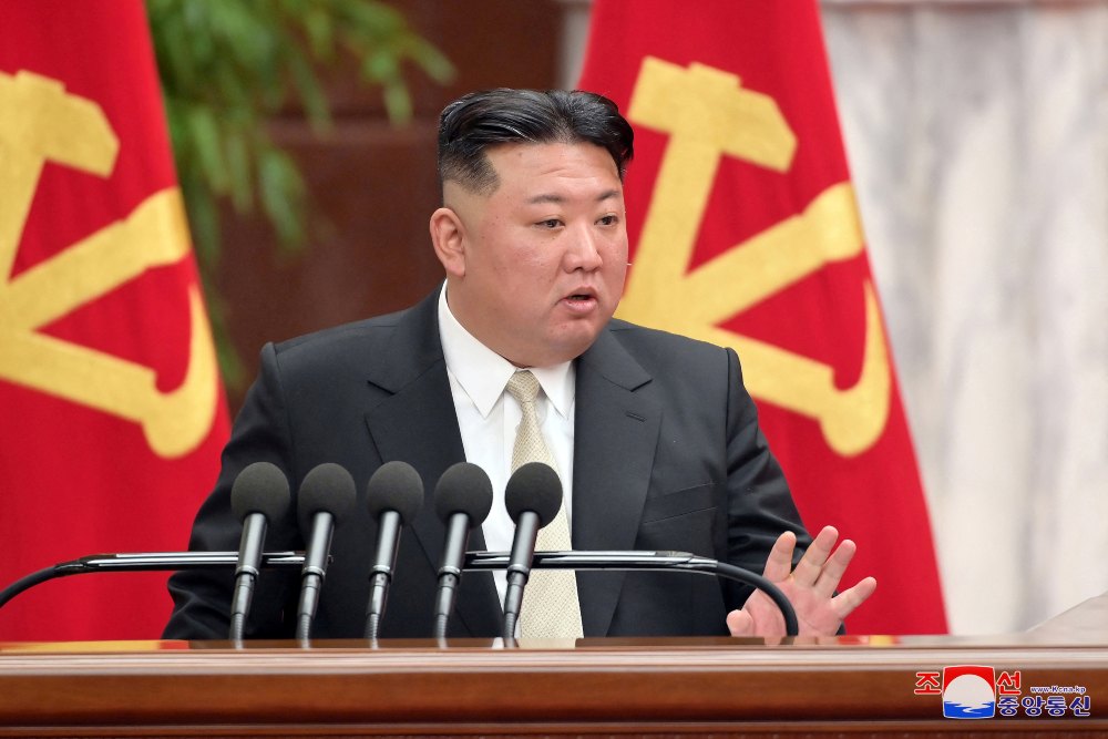Pemimpin Korea Utara Kim Jong -un menghadiri rapat pleno ke-7 Komite Pusat ke-8 Partai Buruh Korea (WPK) di Pyongyang, Korea Utara, 27 Februari 2023 dalam foto yang dirilis oleh Kantor Berita Pusat Korea Utara (KCNA)./Reuters
