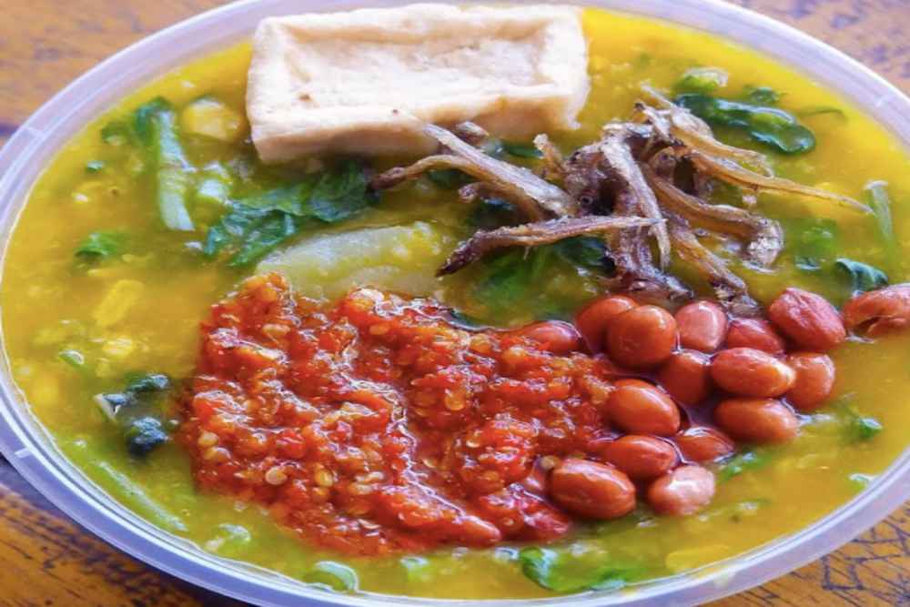 Makanan Khas Manado, Unik Dan Menggiurkan - bubur manado (instagram.com/pe.enak)