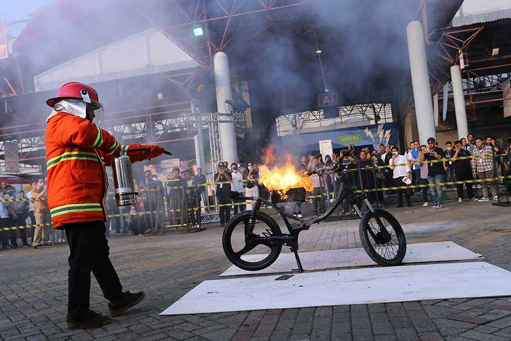  Penanganan Kebakaran Baterai Motor Listrik