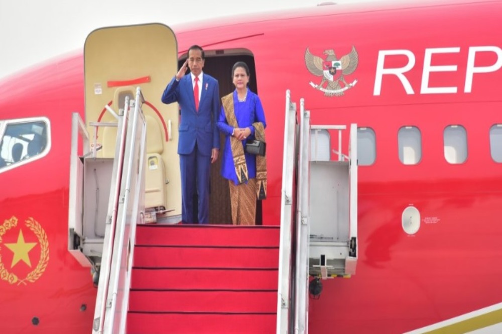 Presiden Jokowi didampingi Ibu Iriana bertolak ke Jepang, dari Pangkalan TNI AU Halim Perdanakusuma, Jakarta, Jumat (19/05/2023)./Humas Setkab/Jay)