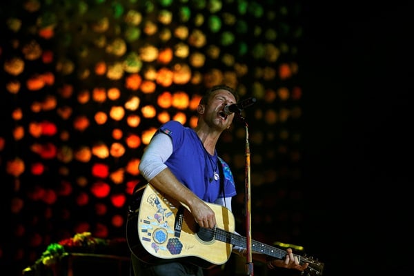 Coldplay saat tampil di Festival Glastonbury 2016/Reuters