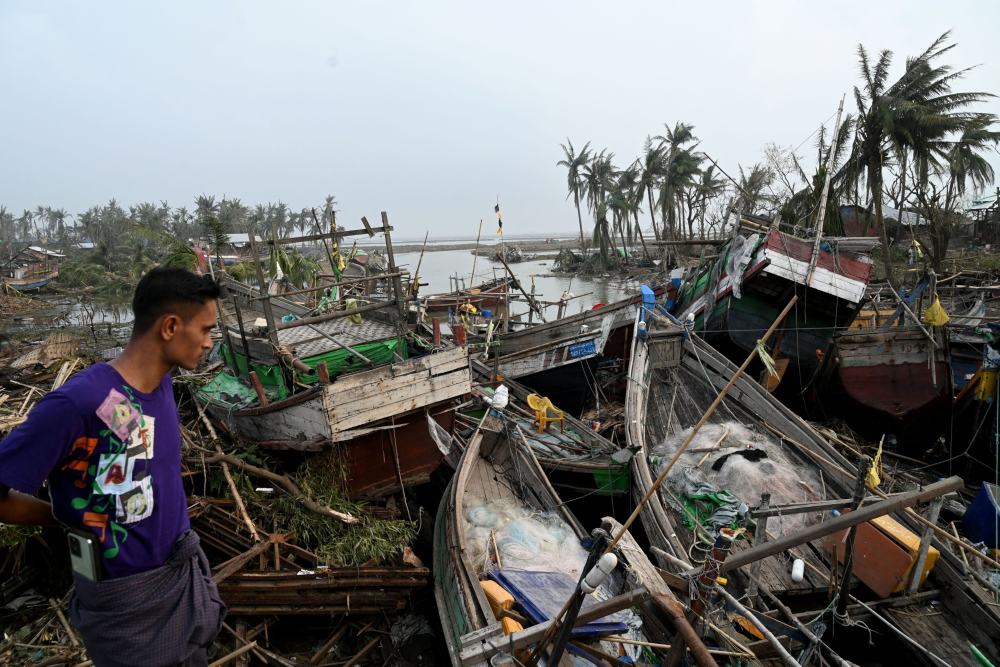 Kapal rusak akibat topan Mocha di Sittwe, Myanmar pada 15 Mei 2023/Bloomberg/AFP/Getty Images