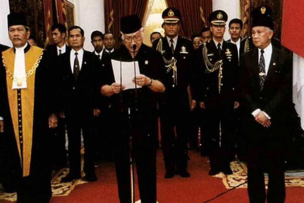  25 Tahun Reformasi: Pidato Lengkap Pengunduran Diri Presiden Soeharto