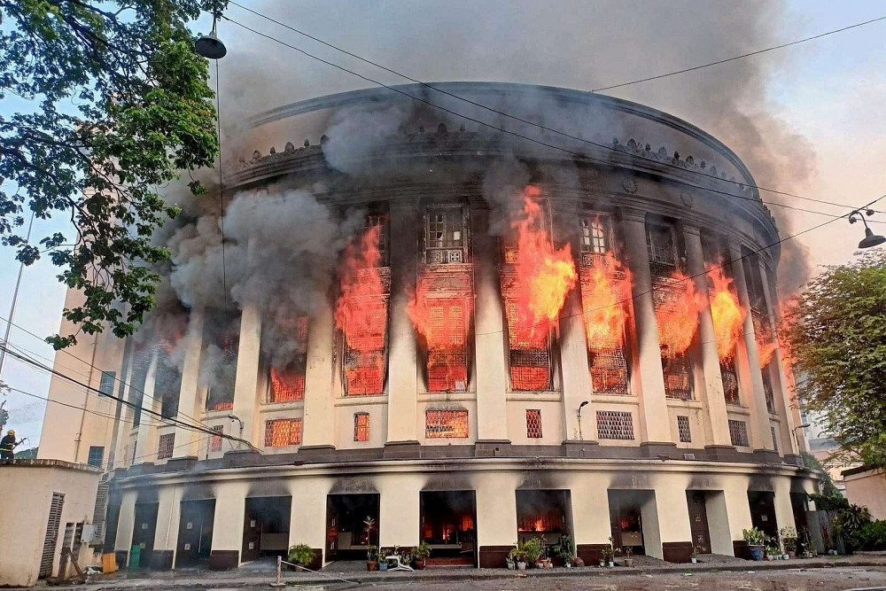  Kantor Pos Bersejarah di Filipina Kebakaran, 80 Mobil Pemadam Dikerahkan