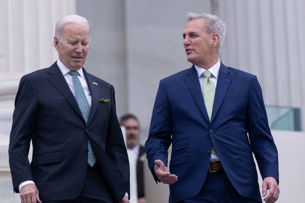 Presiden AS Joe Biden dan Ketua DPR AS Kevin McCarthy./ Bloomberg.