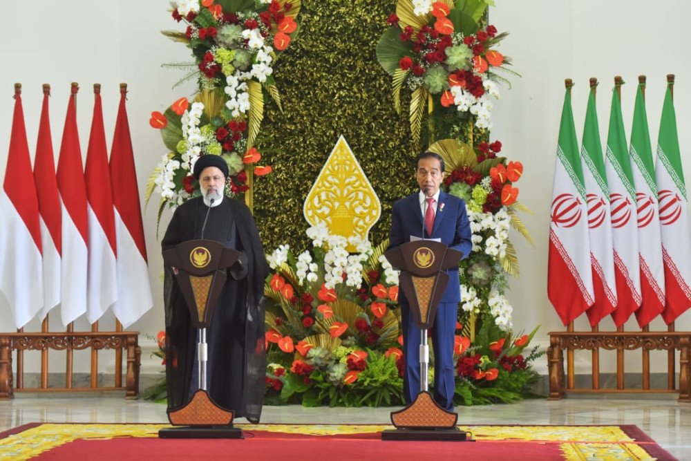 Presiden Jokowi dan Presiden Republik Islam Iran Seyyed Ebrahim Raisi saat melakukan pernyataan pers bersama, Selasa (23/05/2023), di Istana Kepresidenan Bogor, Jawa Barat./Setkab RI